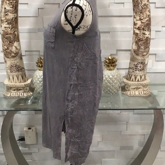 🆕 Distressed Front Pocket Sleeveless Tank Top - Picture 5 of 12